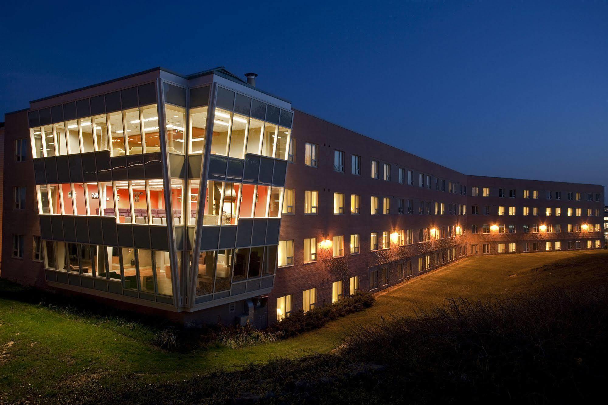 Residence & Conference Centre - Oshawa Exteriör bild